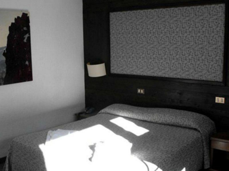 Hotel I Larici Bardonecchia Bagian luar foto